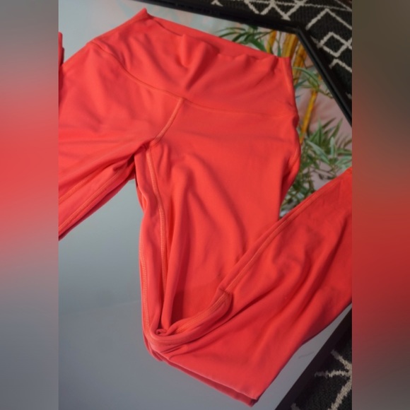 LULULEMON LEGGINS SIZE 4 (PRE OWNED) - Picture 2 of 7